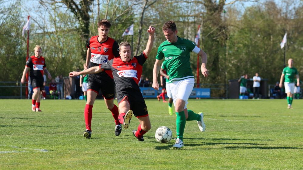 Groen-witten houden strijd om 3e plaats levend na ruime zege op SV Oostburg