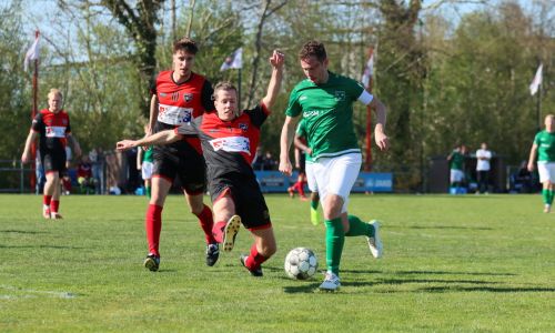 Groen-witten houden strijd om 3e plaats levend na ruime zege op SV Oostburg